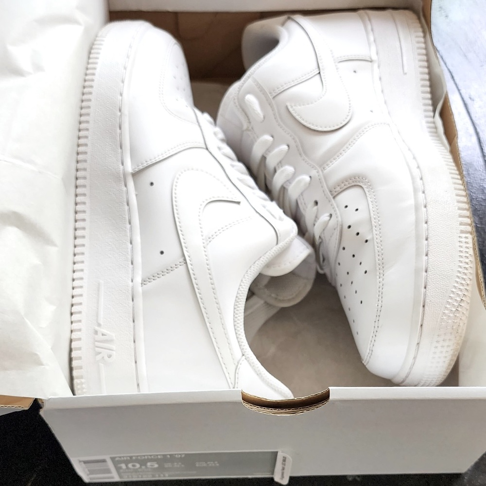 AIR FORCE 1 ‘07 Men’s SZ 10.5 WHITE/WHITE -FREE SHIPPING CW2288-111